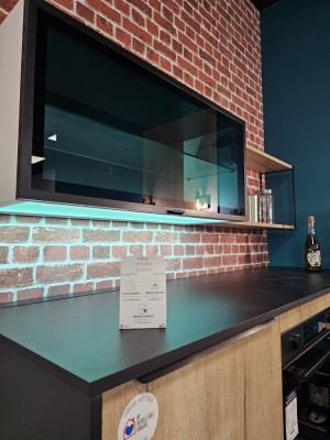 cuisine-opale-cherbourg-etagere-lumineuse-__